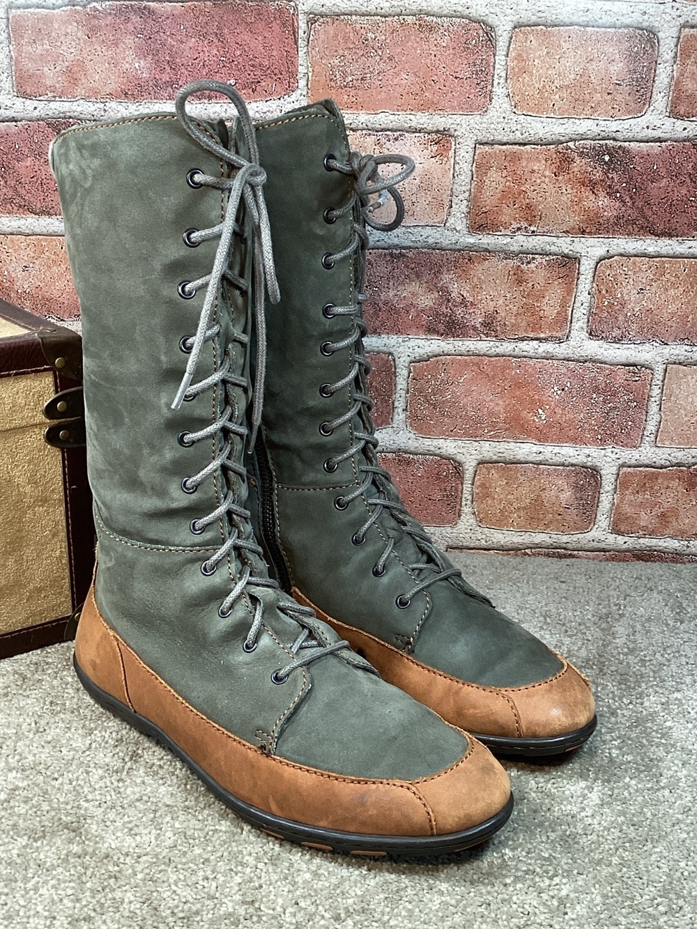 Born womens mid calf boots size 8.5